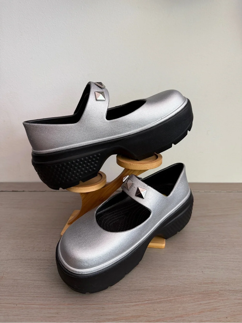 New Crocs Stomp Metallic Mary Jane 210437-040 Silver Black Platforms Size 9